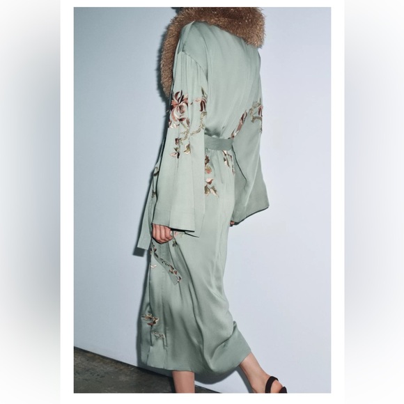 ZARA FAUX FUR COLLAR KIMONO ZW
COLLECTION LIMITED EDITION - Picture 6 of 13